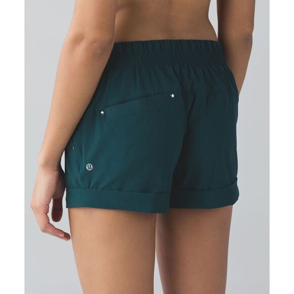 Lululemon Spring Break Away Short Deep Green Lightweight Cuffed Women's Size 4 - Picture 5 of 11